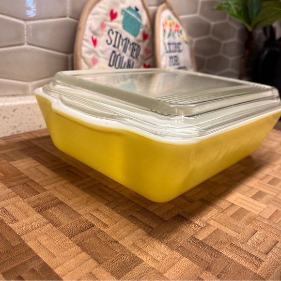 ✨Vintage Pyrex ✨Fridgie refrigerator dish with glass lid yellow - Picture 9 of 10